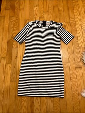 Striped Short Sleeve Shift Dress - Black and White